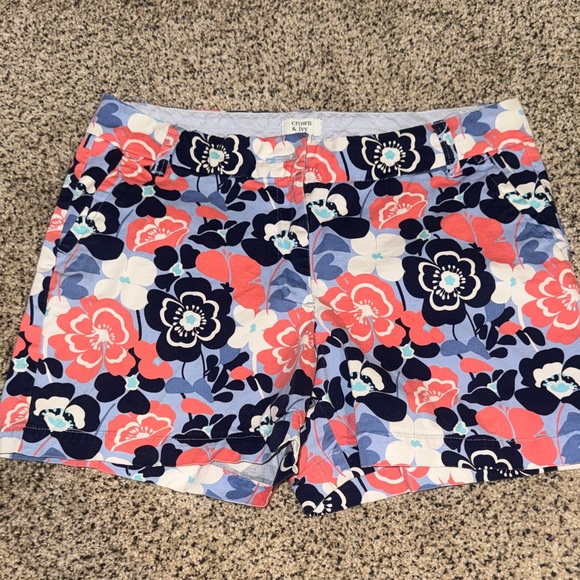 crown & ivy Pants - crown & ivy Floral Shorts in Navy, Coral & White